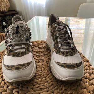 Bendyk High Run, Cheetah with gold sneakers